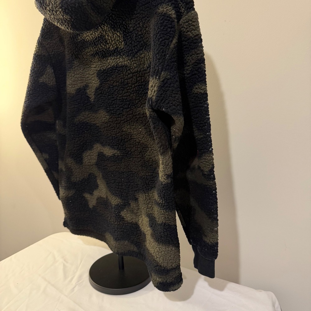 Victoria's Secret PINK Camo Sherpa Hoodie XS Green Black Camouflage Pullover - Picture 9 of 9
